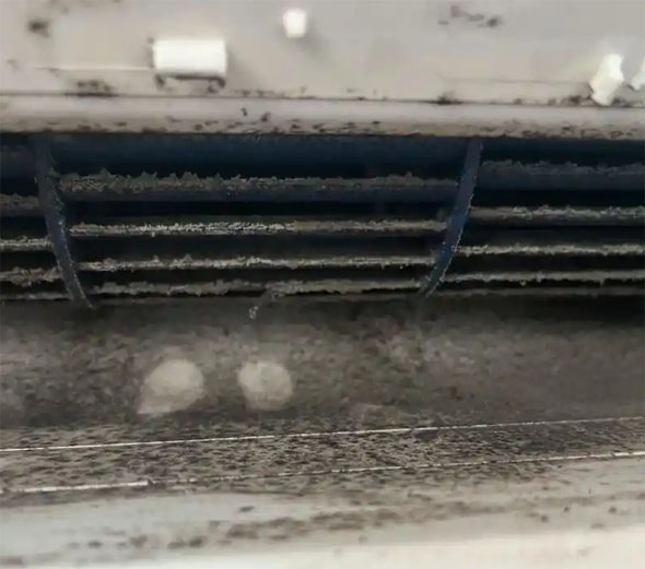 通道空调吹的风有股烧焦味是怎么回事